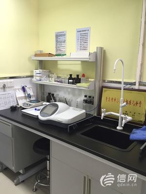 學(xué)校食堂機(jī)器人主廚上崗 從一粒花椒溯源到智能餐飲新時(shí)代